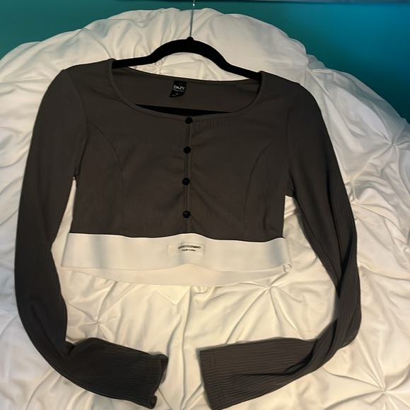 Dazy Petite Long Sleeve Gray Crop Top - Picture 3 of 9